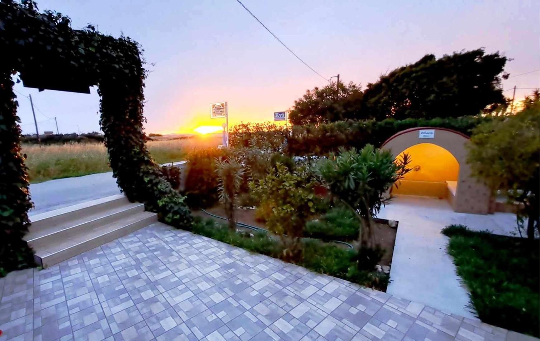 Evi Apartments And Studios Theológos Esterno foto