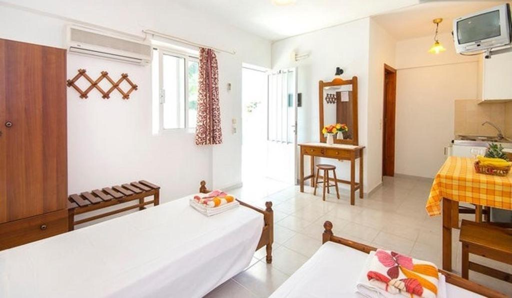 Evi Apartments And Studios Theológos Esterno foto